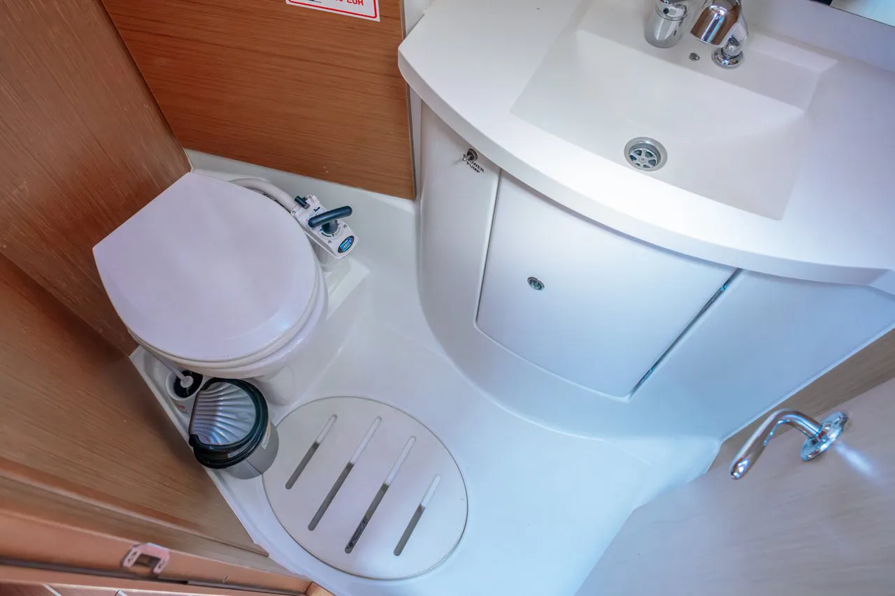 2009 Model Jeanneau - Sun Odyssey 42i · 8 Guest · #674004