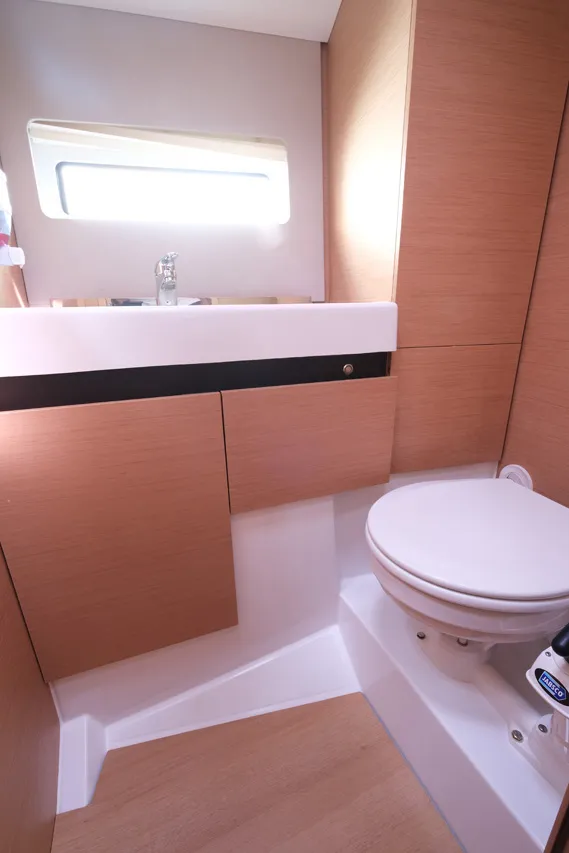 2019 Model Jeanneau - Sun Odyssey 490 · 8 Guest · #258047