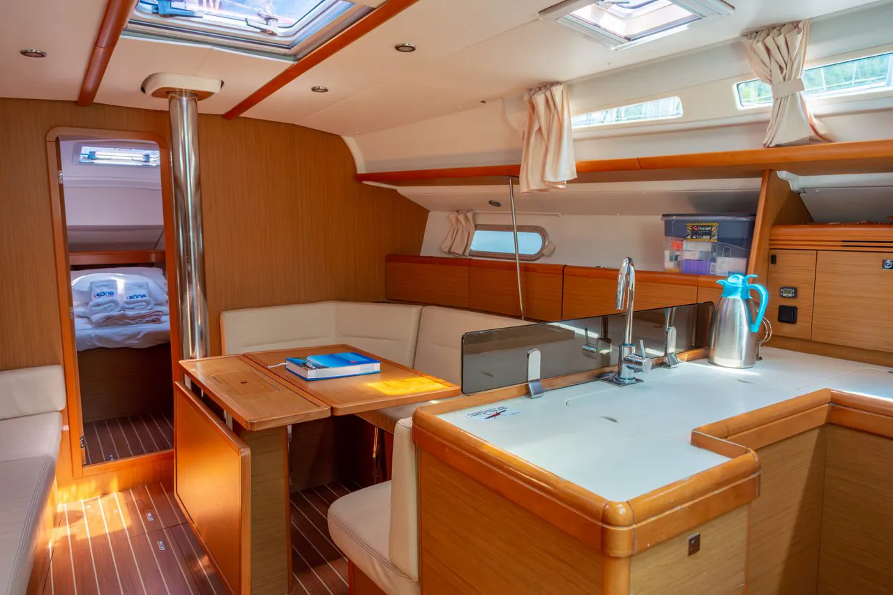 2009 Model Jeanneau - Sun Odyssey 42i · 8 Guest · #674004
