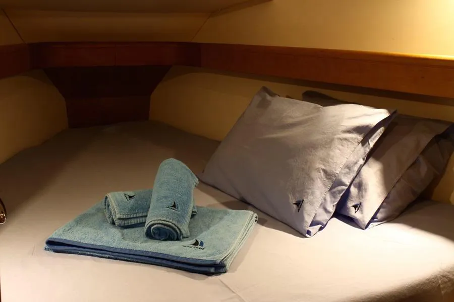 2011 Model Jeanneau - Sun Odyssey 36i · 6 Guest · #074990