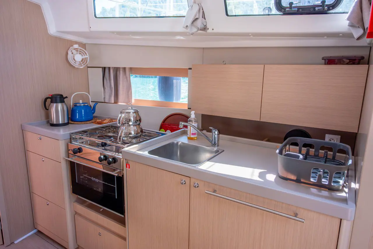 2022 Model Beneteau - Oceanis 38.1 · 8 Guest · #786527