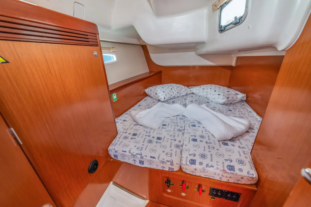 2008 Model Beneteau - Oceanis 40 · 7 Guest · #879022