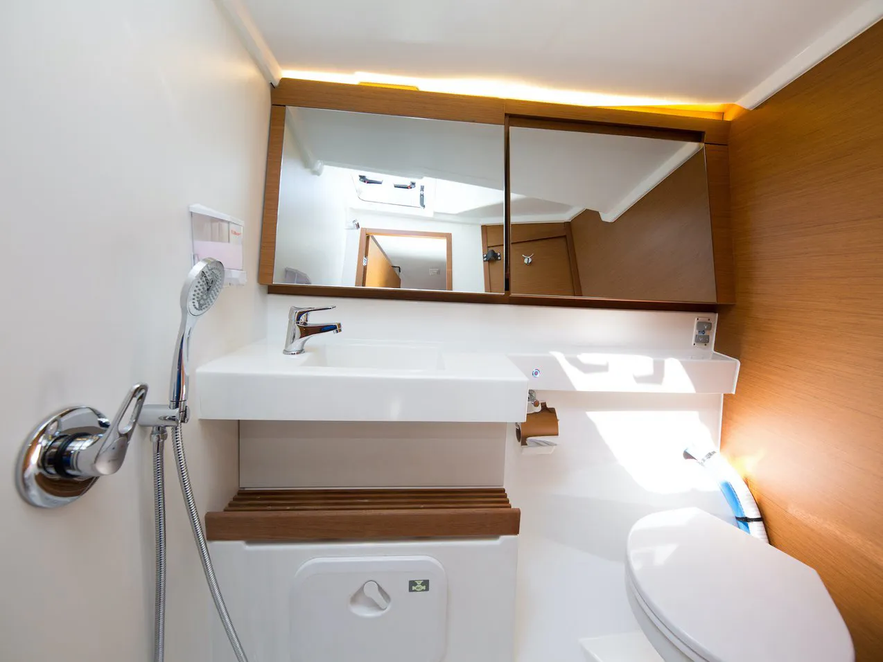 2021 Model Jeanneau - Sun Odyssey 440 · 9 Guest · #032623