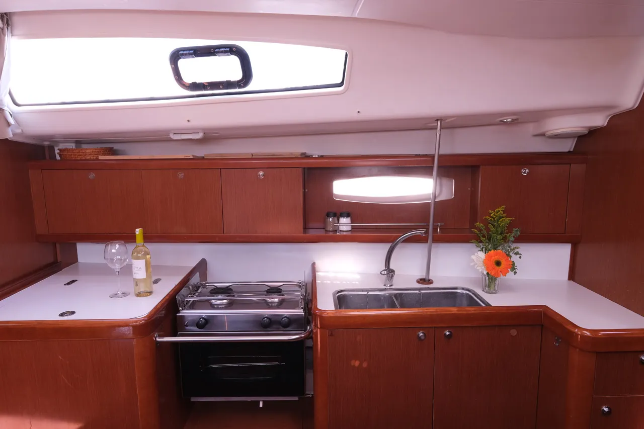 2011 Model Beneteau - Oceanis 43 Family · 8 Guest · #919024