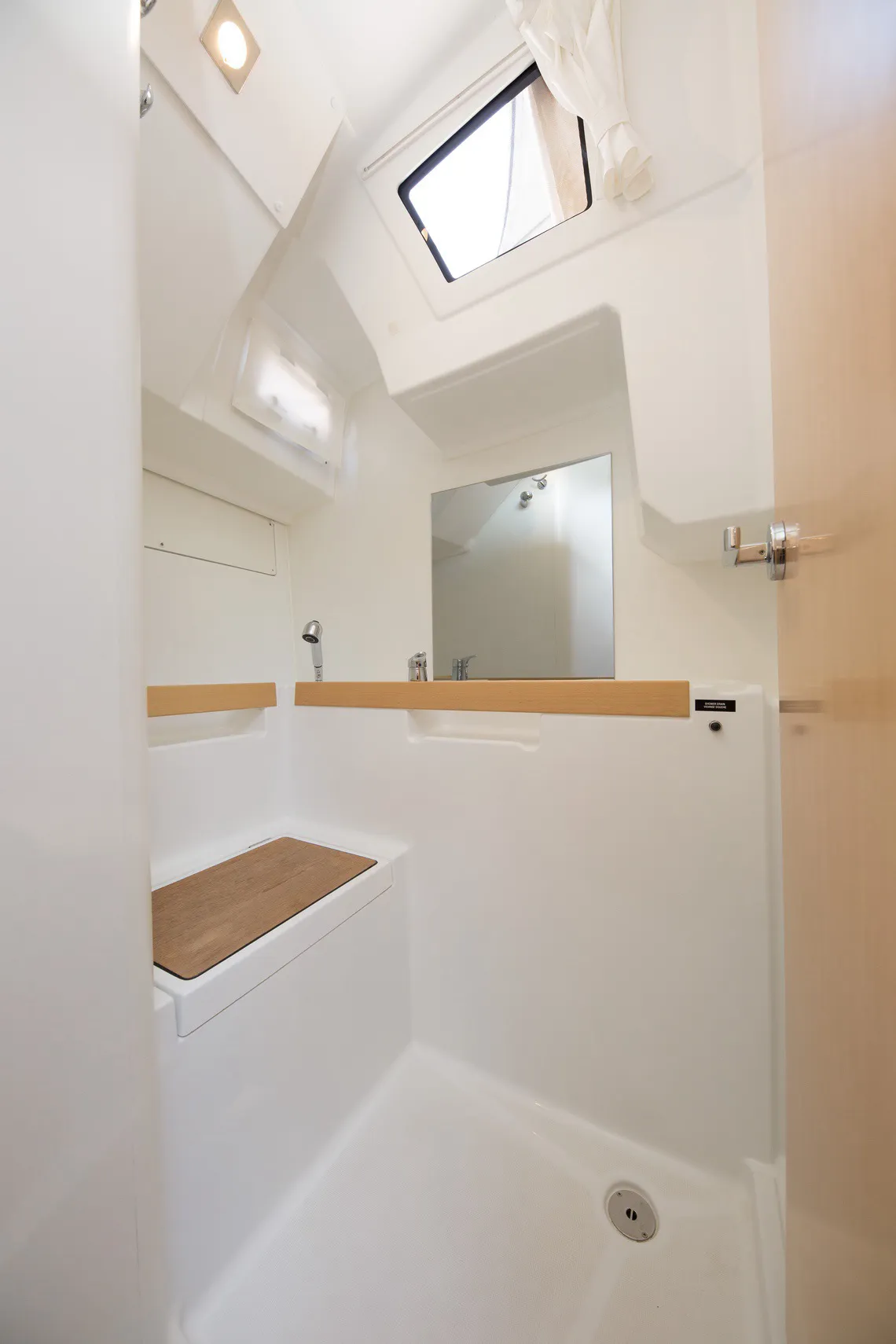 2019 Model Beneteau - Oceanis 38.1 · 4 Guest · #024413