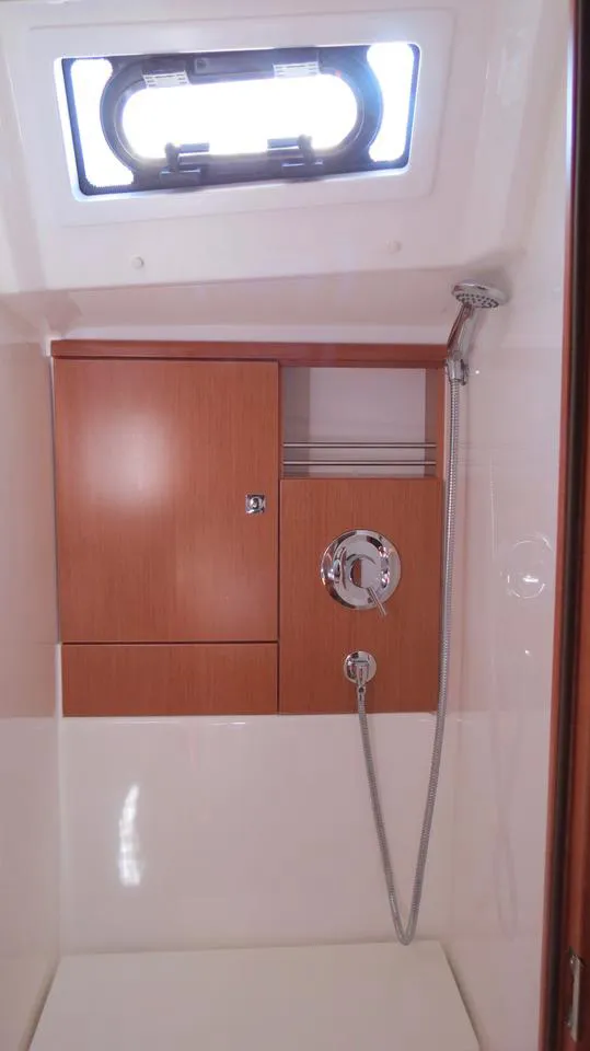 2016 Model Bavaria - Cruiser 46 · 10 Guest · #873874