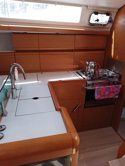 2017 Model Jeanneau - Sun Odyssey 419 · 6 Guest · #334996