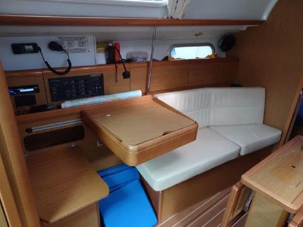 2011 Model Jeanneau - Sun Odyssey 36i · 6 Guest · #074990