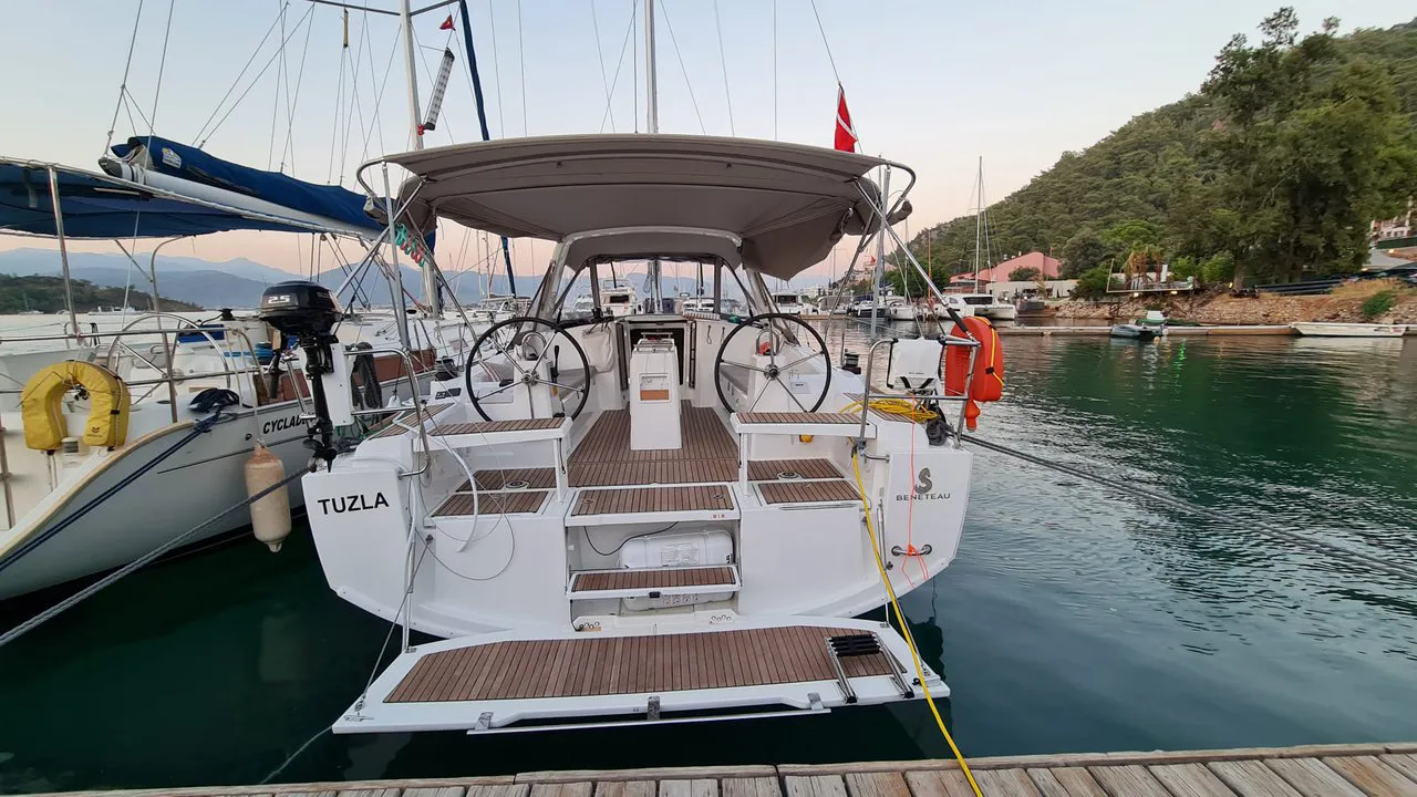 2022 Model Beneteau - Oceanis 38.1 · 8 Guest · #786527