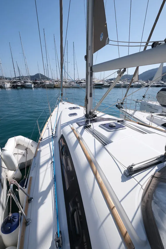 2011 Model Beneteau - Oceanis 43 Family · 8 Guest · #919024