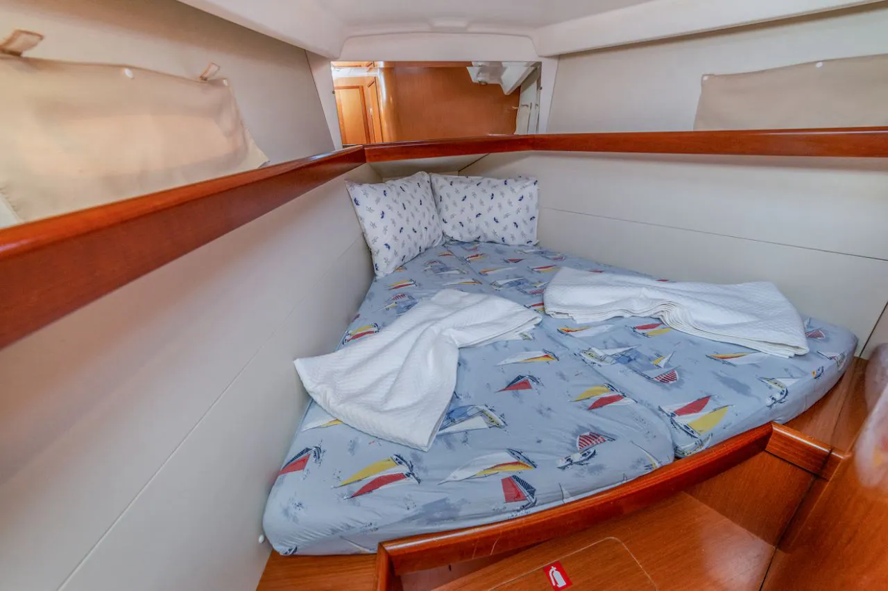 2008 Model Beneteau - Oceanis 40 · 7 Guest · #061800