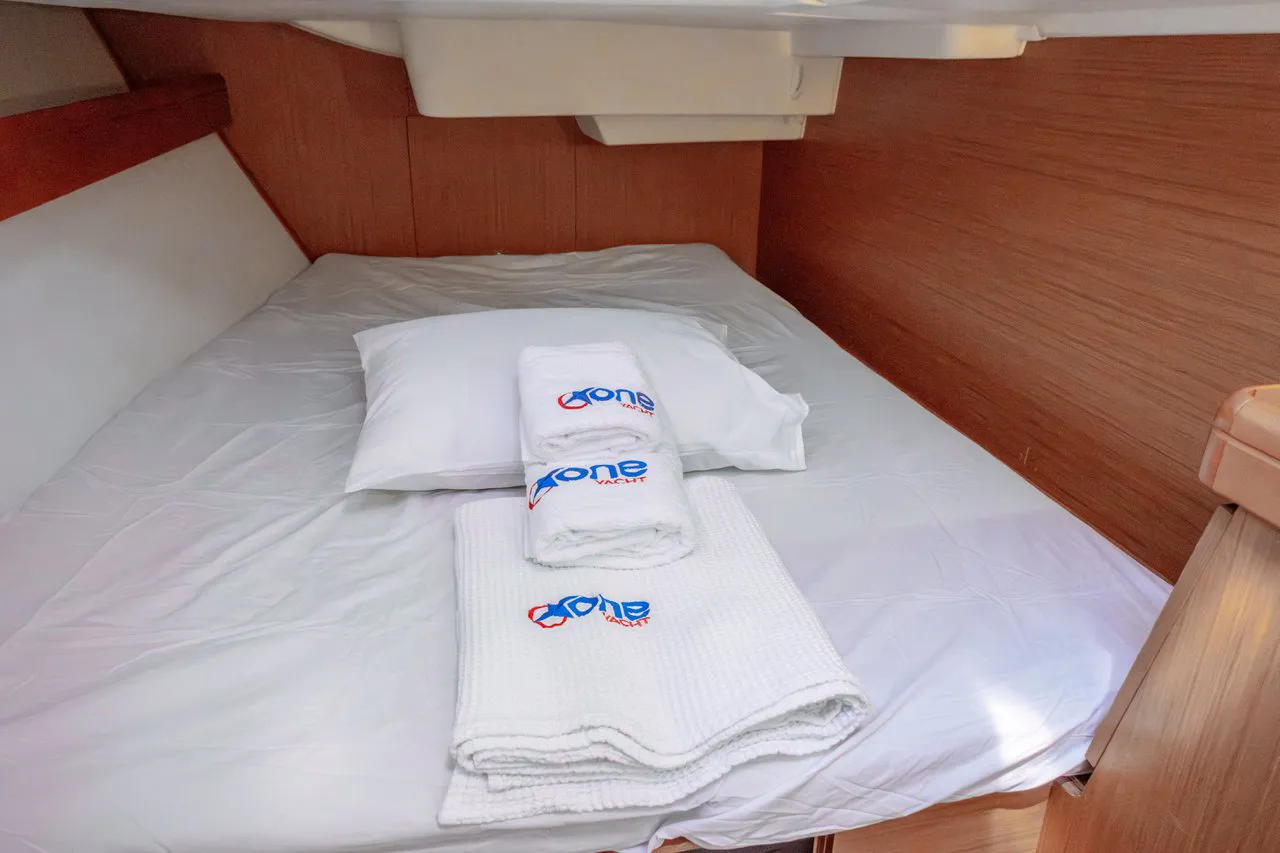 2009 Model Jeanneau - Sun Odyssey 42i · 8 Guest · #674004