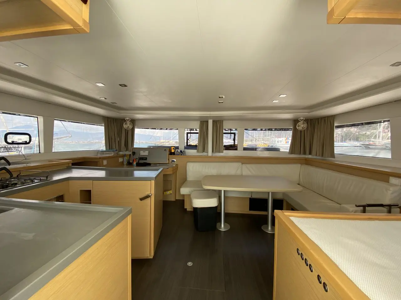 2016 Model Lagoon - 450 · 10 Guest · #018986