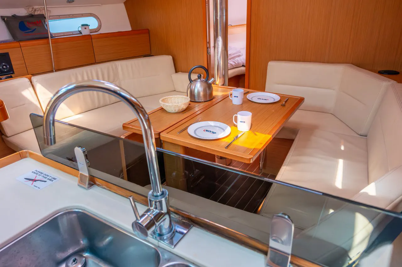 2009 Model Jeanneau - Sun Odyssey 42i · 8 Guest · #674004