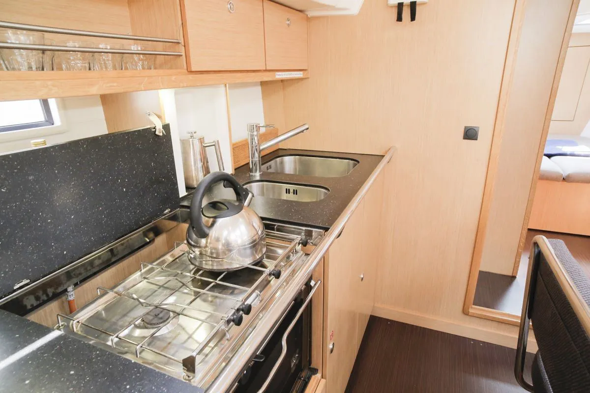 2011 Model Bavaria - Cruiser 45 · 10 Guest · #819432