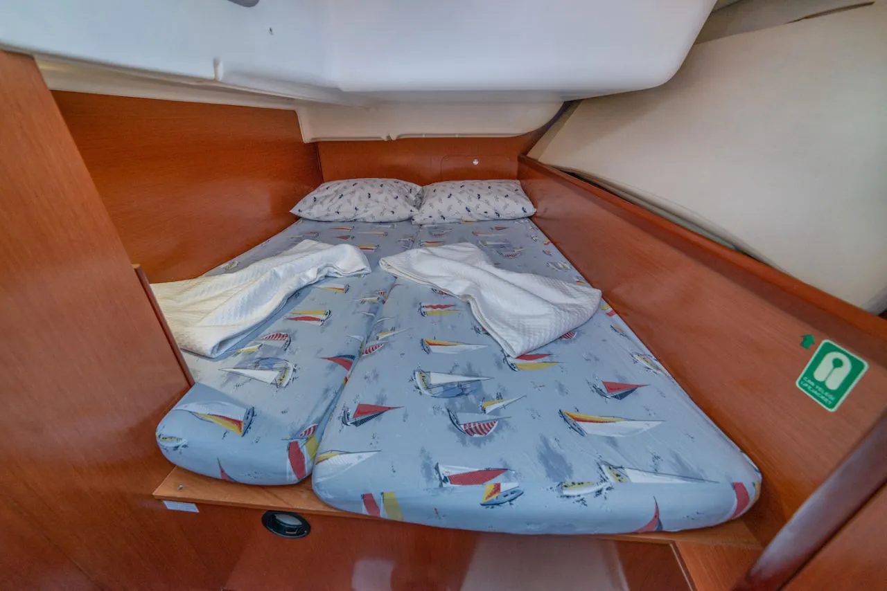 2008 Model Beneteau - Oceanis 40 · 7 Guest · #061800