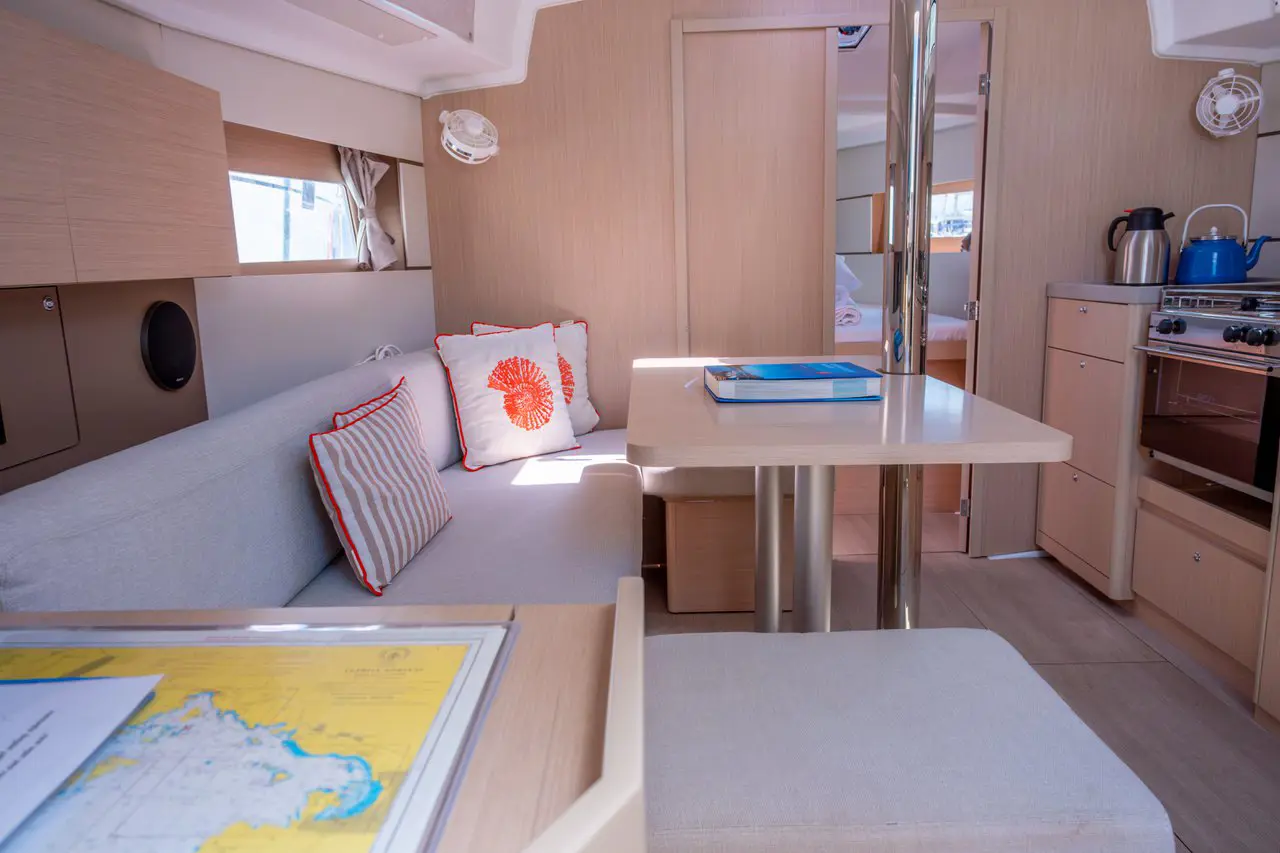 2022 Model Beneteau - Oceanis 38.1 · 8 Guest · #786527