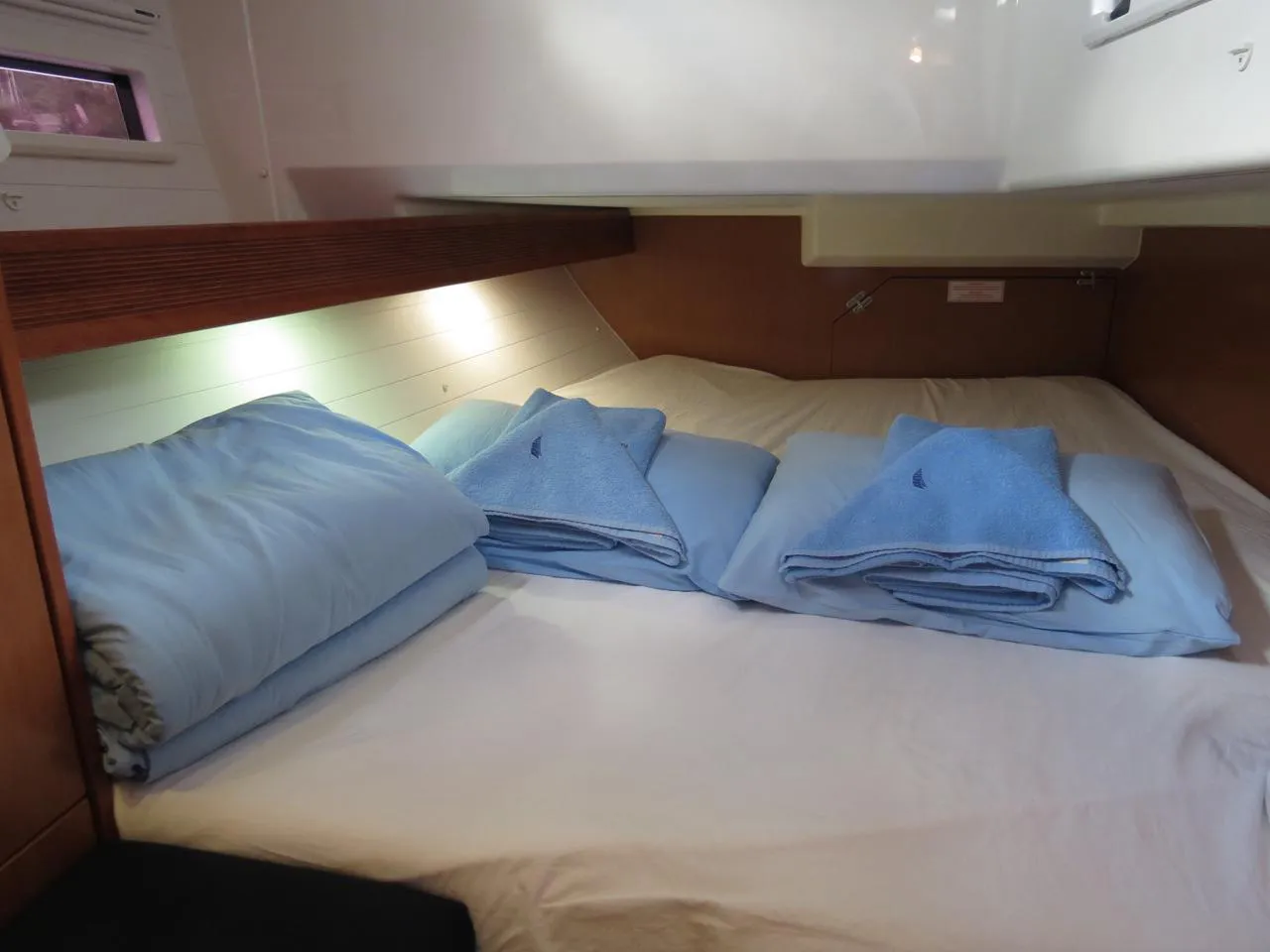 2012 Model Bavaria - Cruiser 40 · 8 Guest · #112032