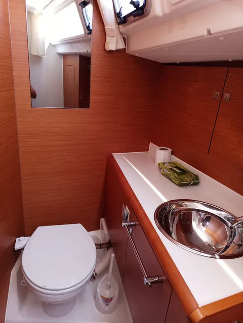 2017 Model Jeanneau - Sun Odyssey 419 · 6 Guest · #334996