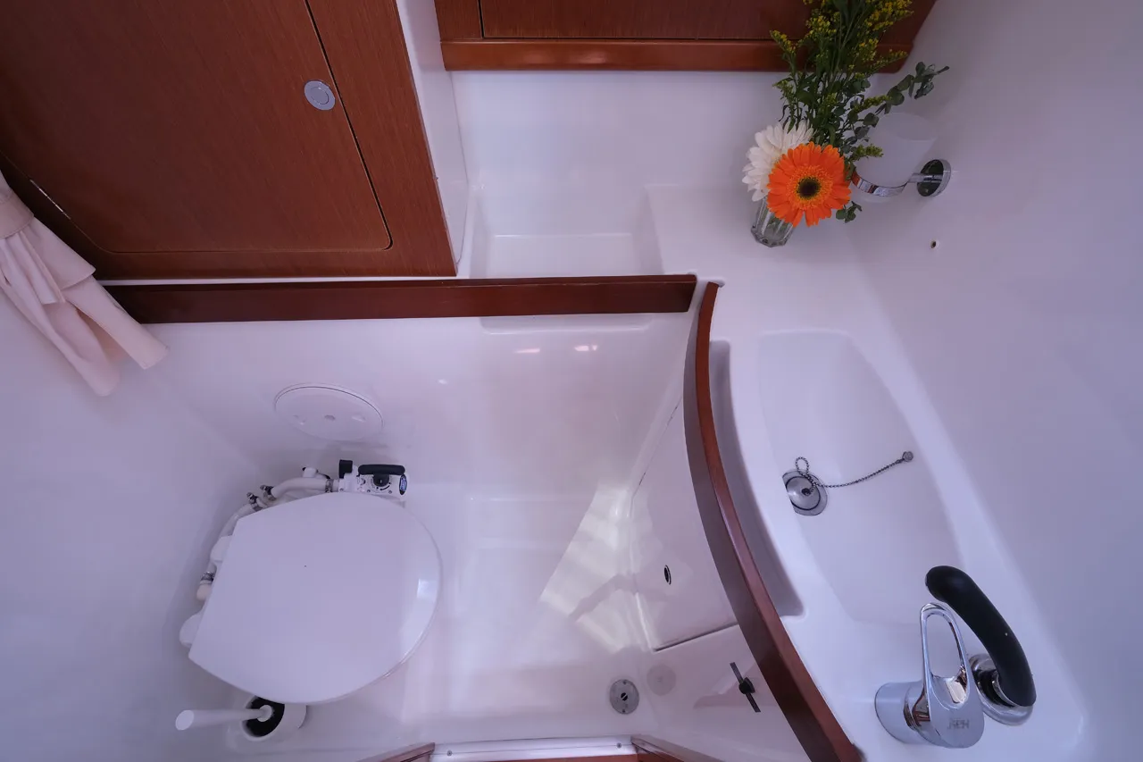 2011 Model Beneteau - Oceanis 43 Family · 8 Guest · #919024