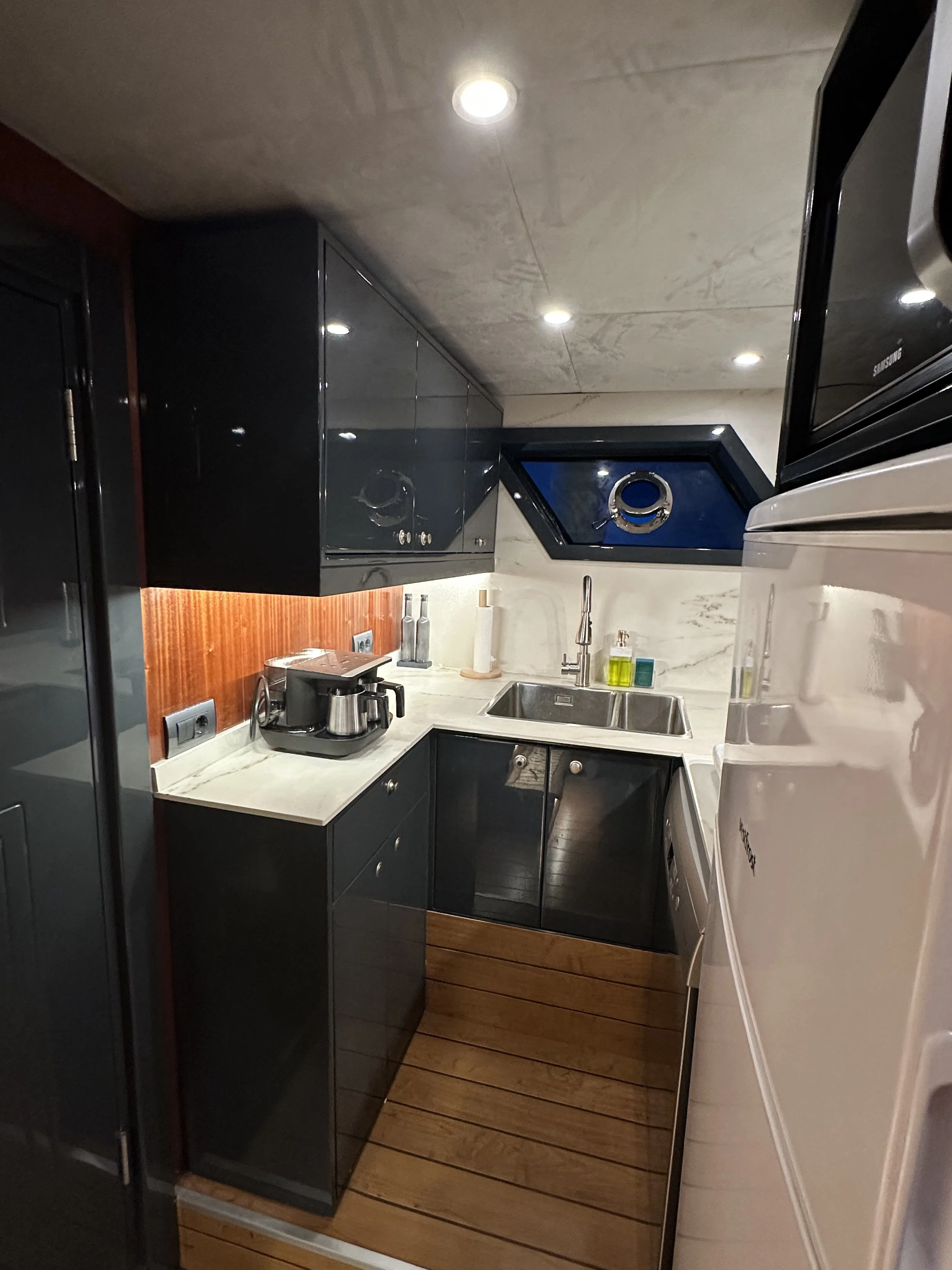 2023 Model Custom Made - Motor Yacht · 40 Guest · #229020