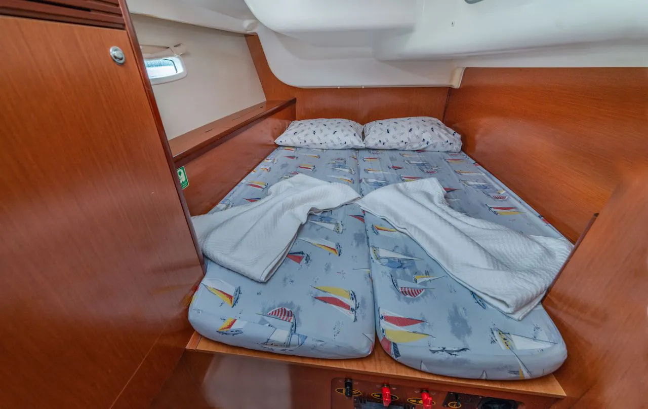 2008 Model Beneteau - Oceanis 40 · 7 Guest · #061800