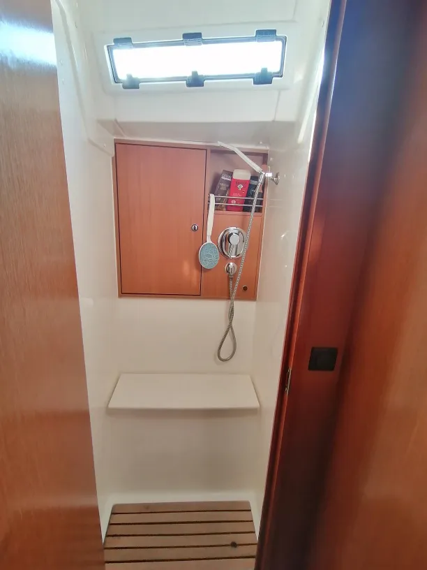 2011 Model Bavaria - Cruiser 45 · 6 Guest · #615162