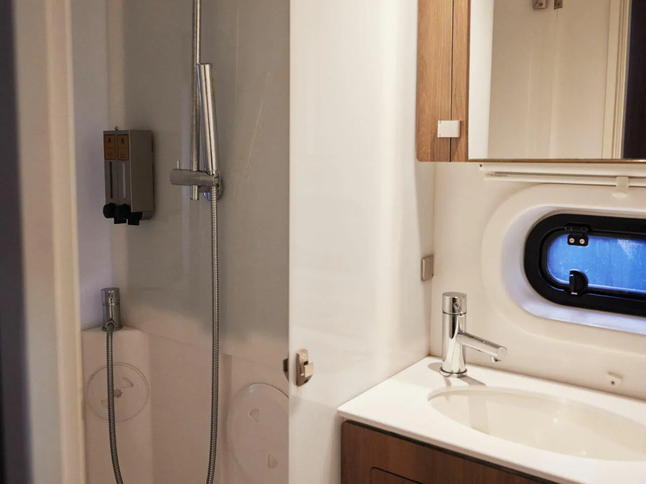 2022 Model Bali - 4.2 · 9 Kişilik · #036531