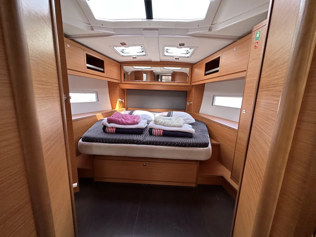 2022 Model Dufour - 470 · 9 Guest · #992235