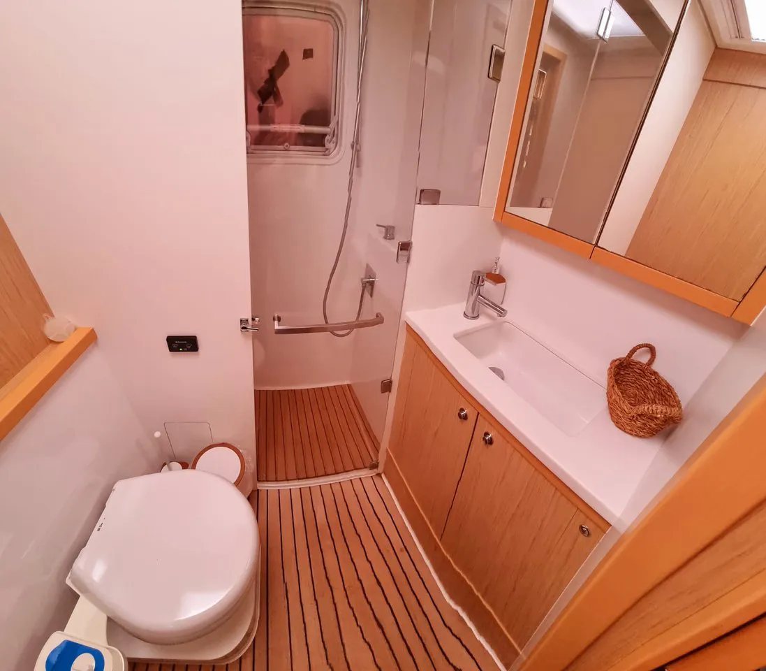 2014 Model Lagoon - 52 · 8 Guest · #048264