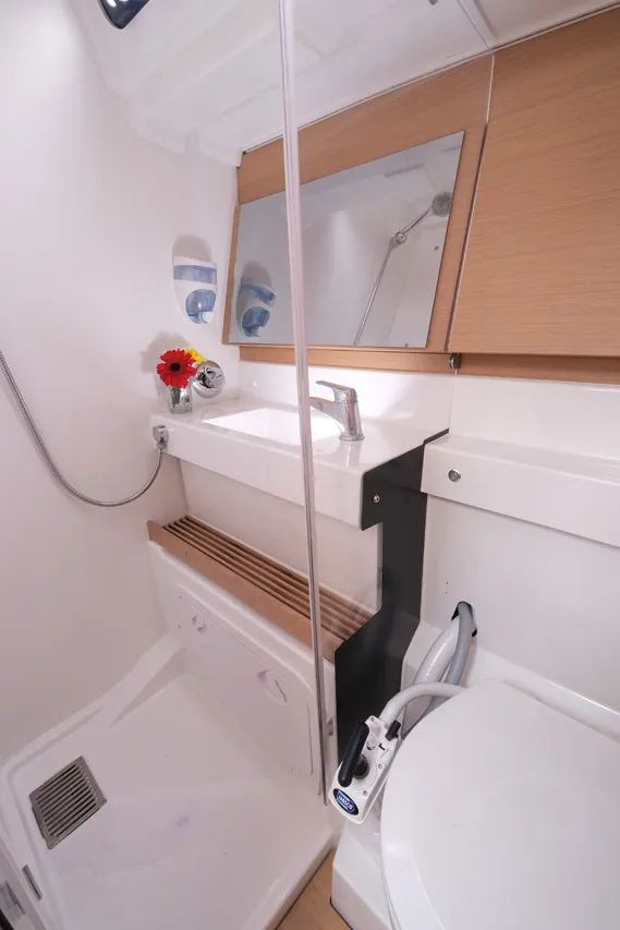 2019 Model Jeanneau - Sun Odyssey 490 · 8 Guest · #258047