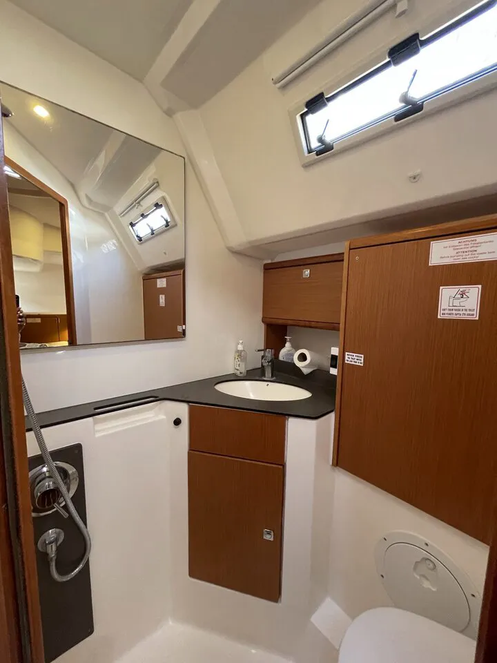 2016 Model Bavaria - Cruiser 46 · 10 Guest · #228856