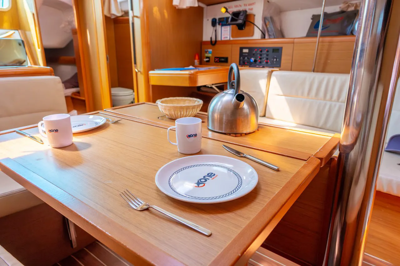 2009 Model Jeanneau - Sun Odyssey 42i · 8 Guest · #674004