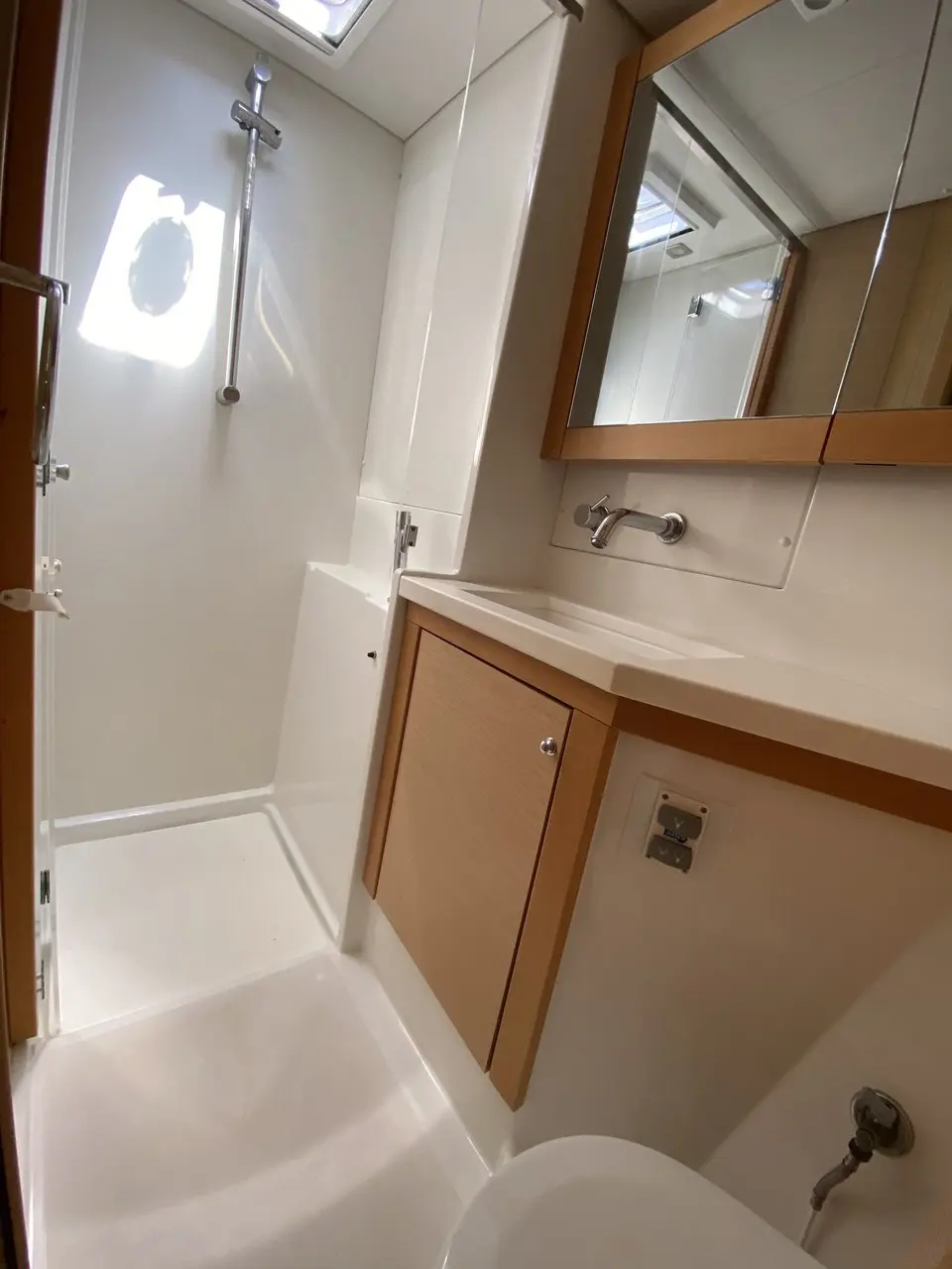 2016 Model Lagoon - 450 · 10 Guest · #018986