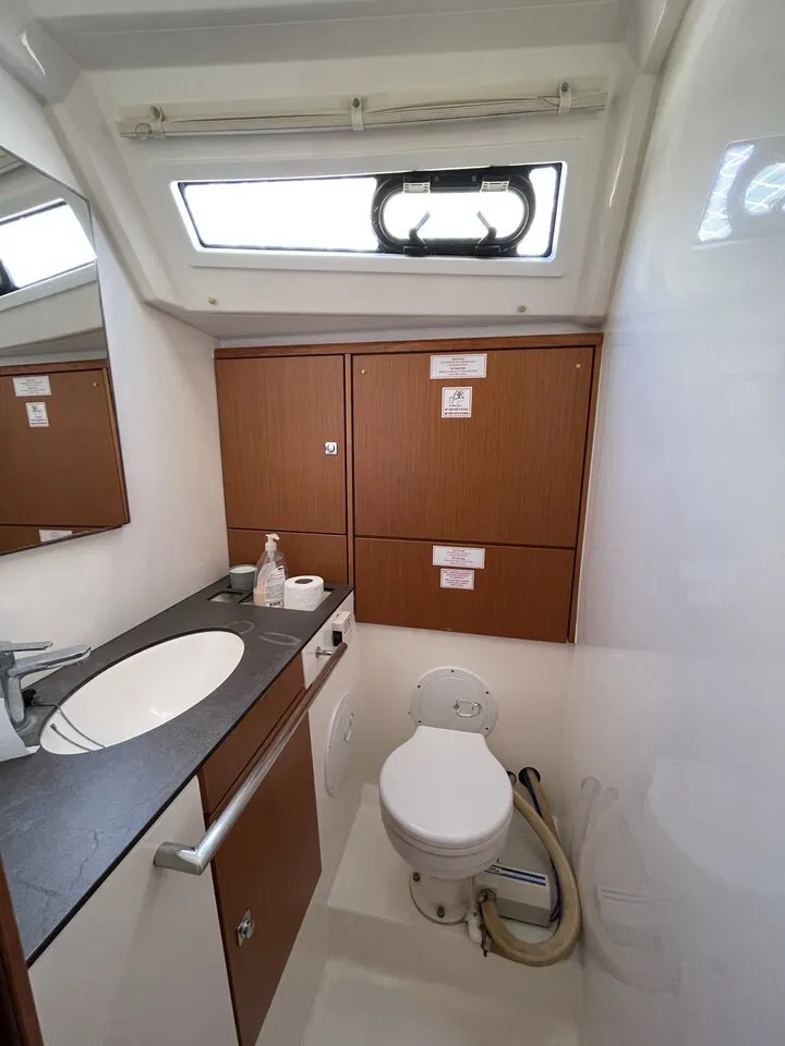 2016 Model Bavaria - Cruiser 46 · 10 Guest · #228856