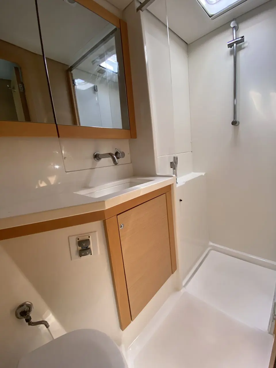 2016 Model Lagoon - 450 · 10 Guest · #018986