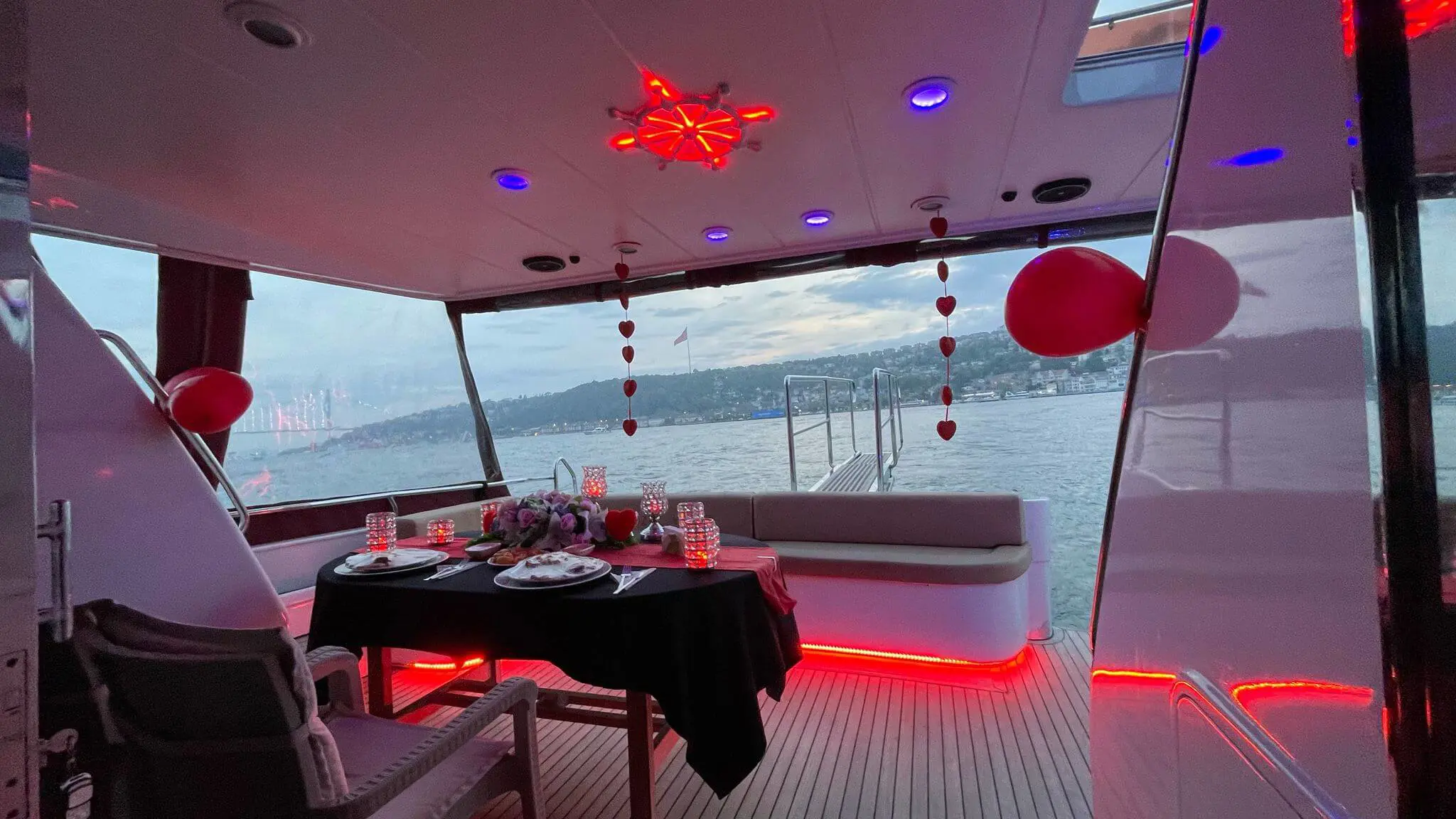 2000 Model Custom Made - Motor Yacht · 12 Guest · #157437