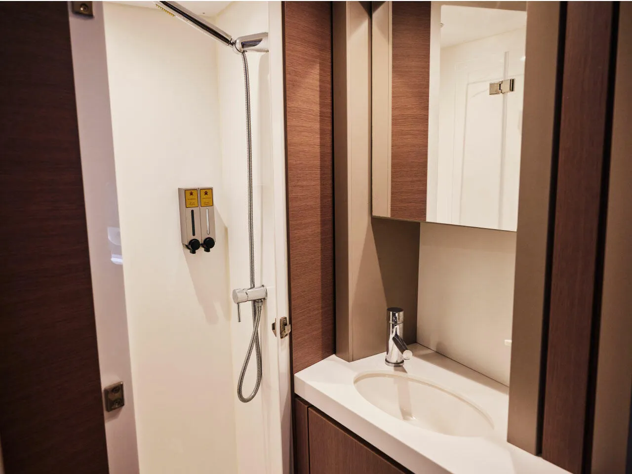 2021 Model Bali - 4.6 · 9 Guest · #805374