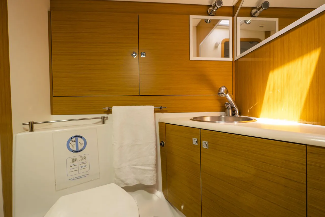 2009 Model Jeanneau - Sun Odyssey 49i · 8 Guest · #995158