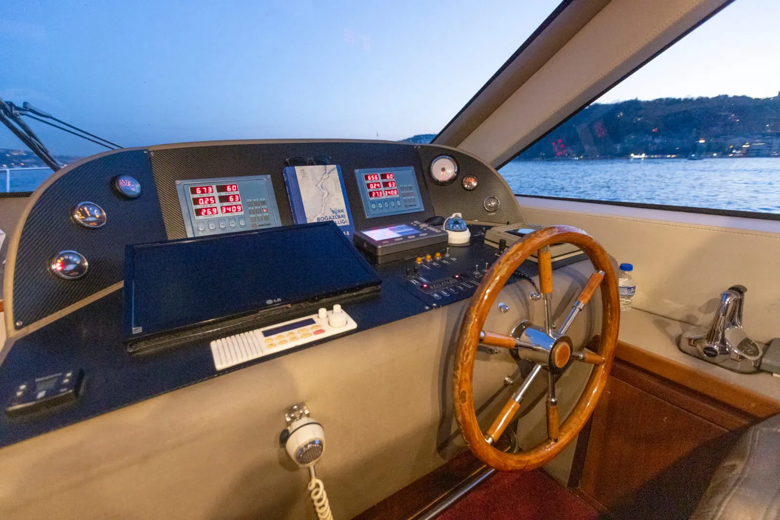 2012 Model Özel Yapım - Motoryat · 36 Kişilik · #032525