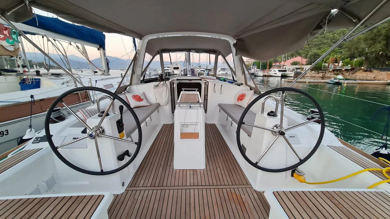2022 Model Beneteau - Oceanis 38.1 · 8 Guest · #786527