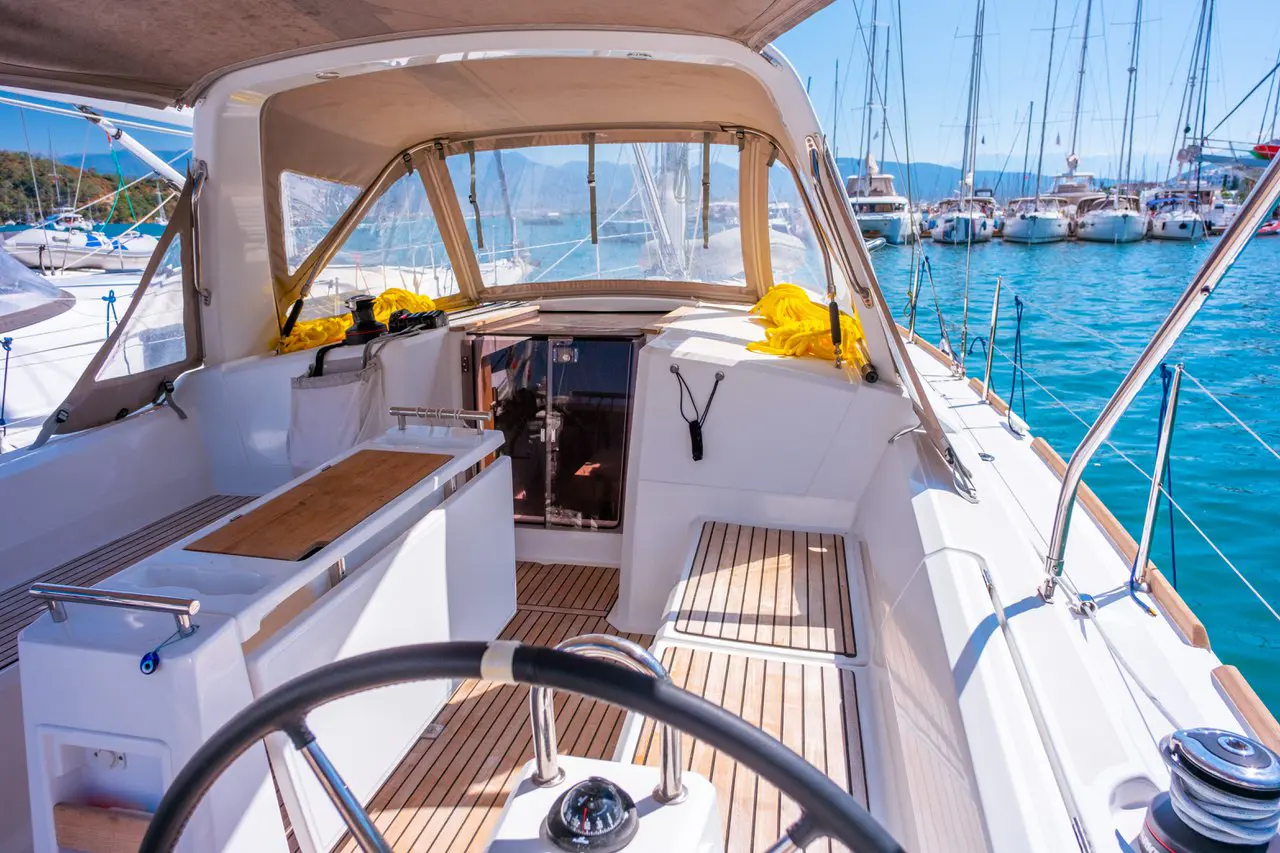 2022 Model Beneteau - Oceanis 38.1 · 8 Guest · #786527