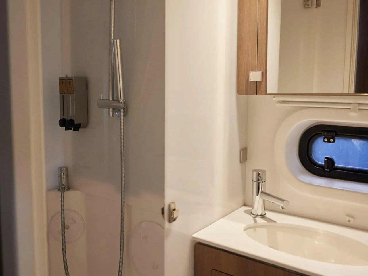 2023 Model Bali - 4.8 · 11 Kişilik · #437608