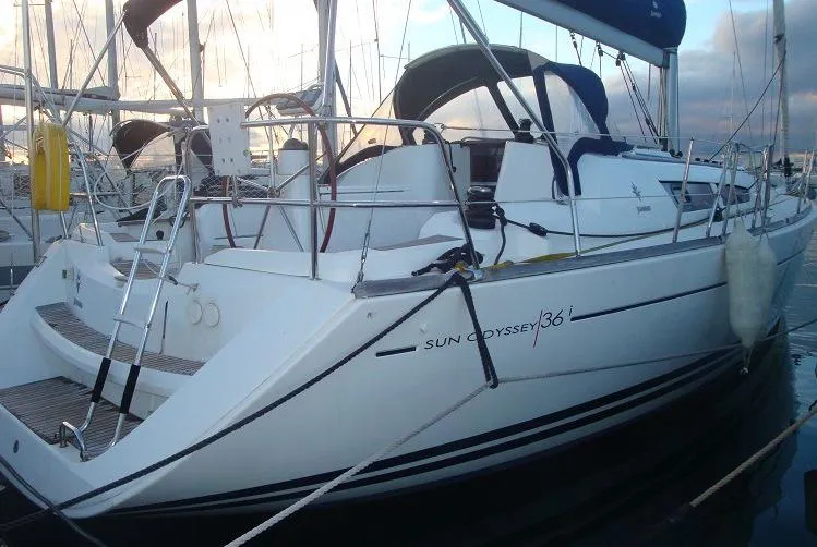 2011 Model Jeanneau - Sun Odyssey 36i · 6 Guest · #074990