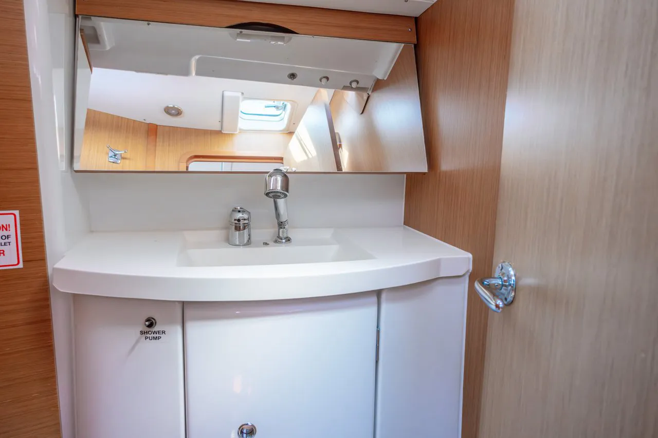 2009 Model Jeanneau - Sun Odyssey 42i · 8 Guest · #674004