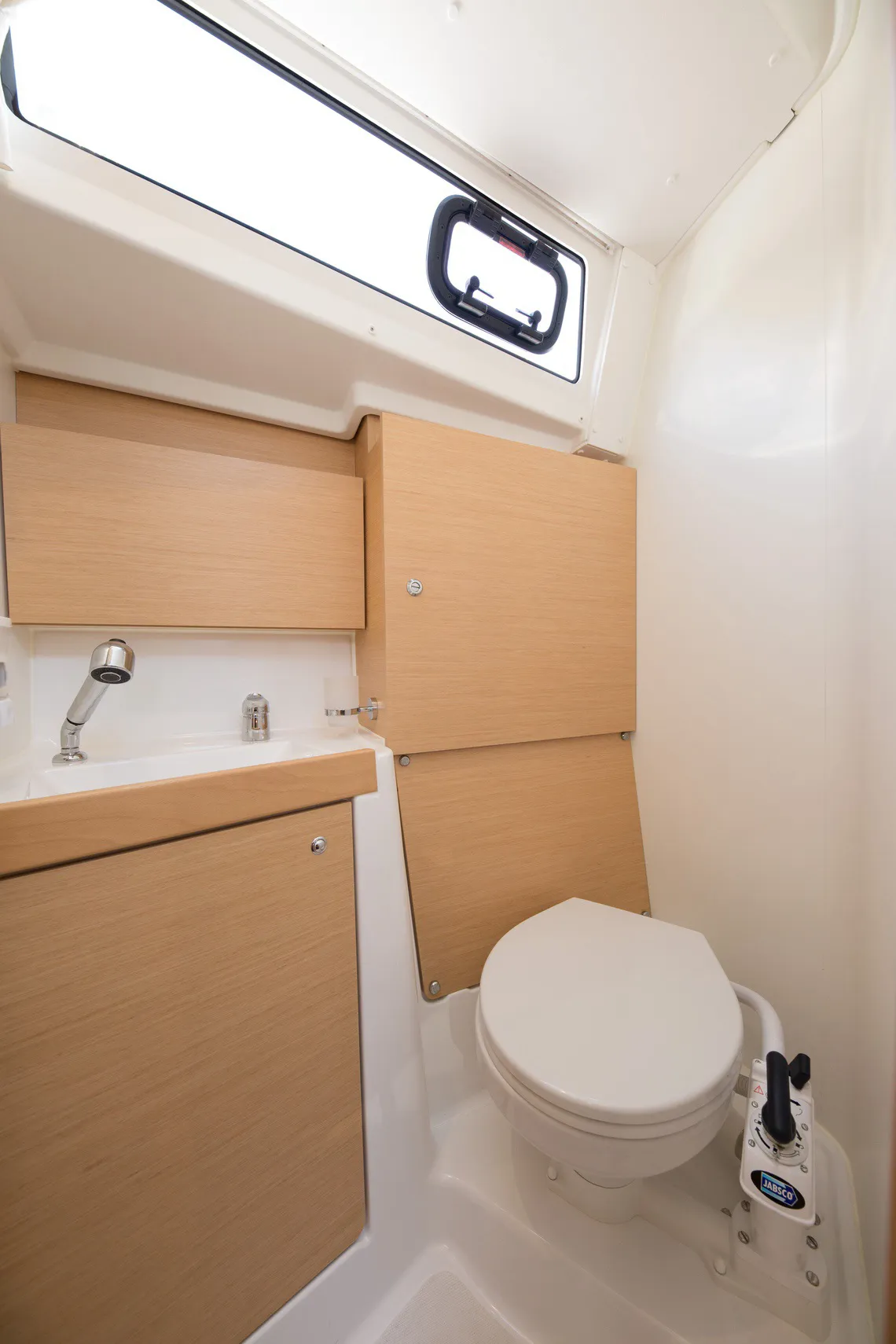 2019 Model Beneteau - Oceanis 38.1 · 4 Guest · #024413