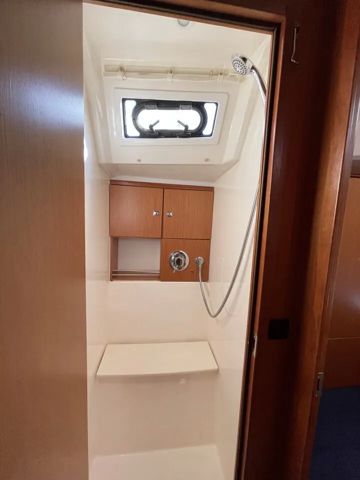 2016 Model Bavaria - Cruiser 46 · 10 Guest · #228856