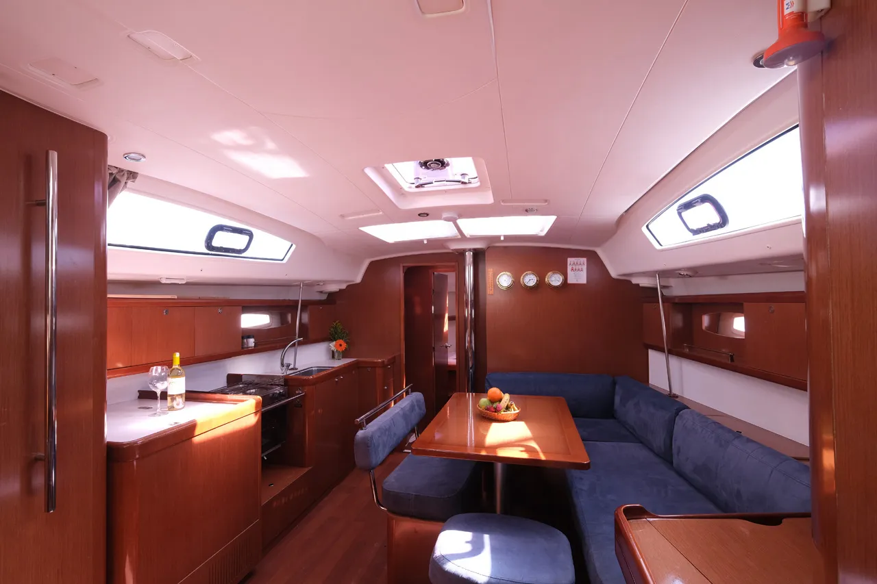 2011 Model Beneteau - Oceanis 43 Family · 8 Guest · #919024