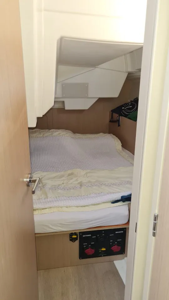 2022 Model Beneteau - Oceanis 38.1 · 8 Guest · #786527