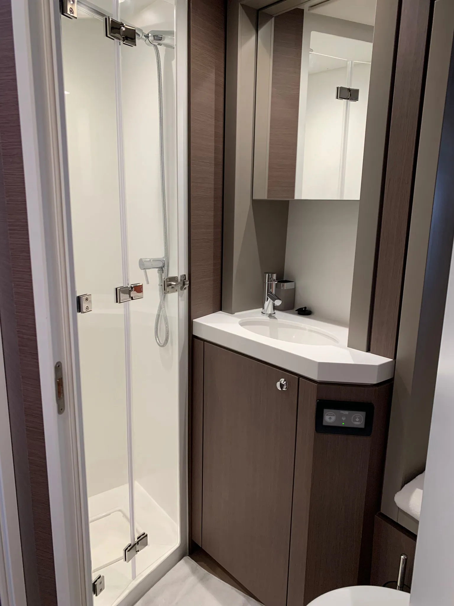 2021 Model Bali - 4.6 · 8 Guest · #647054